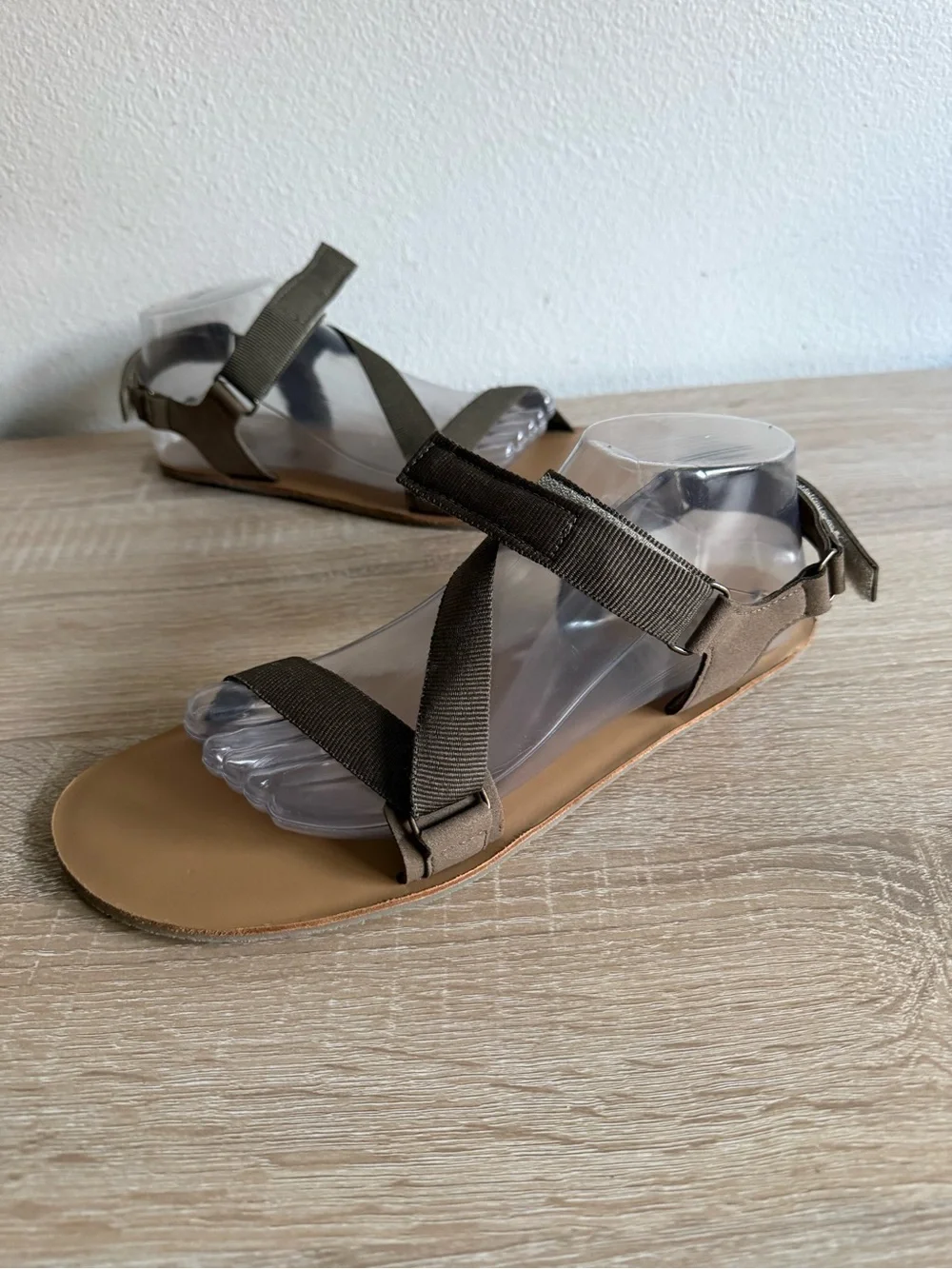 Be Lenka Barefoot Sandals Flexi - Olive Green Women’s Sz 10